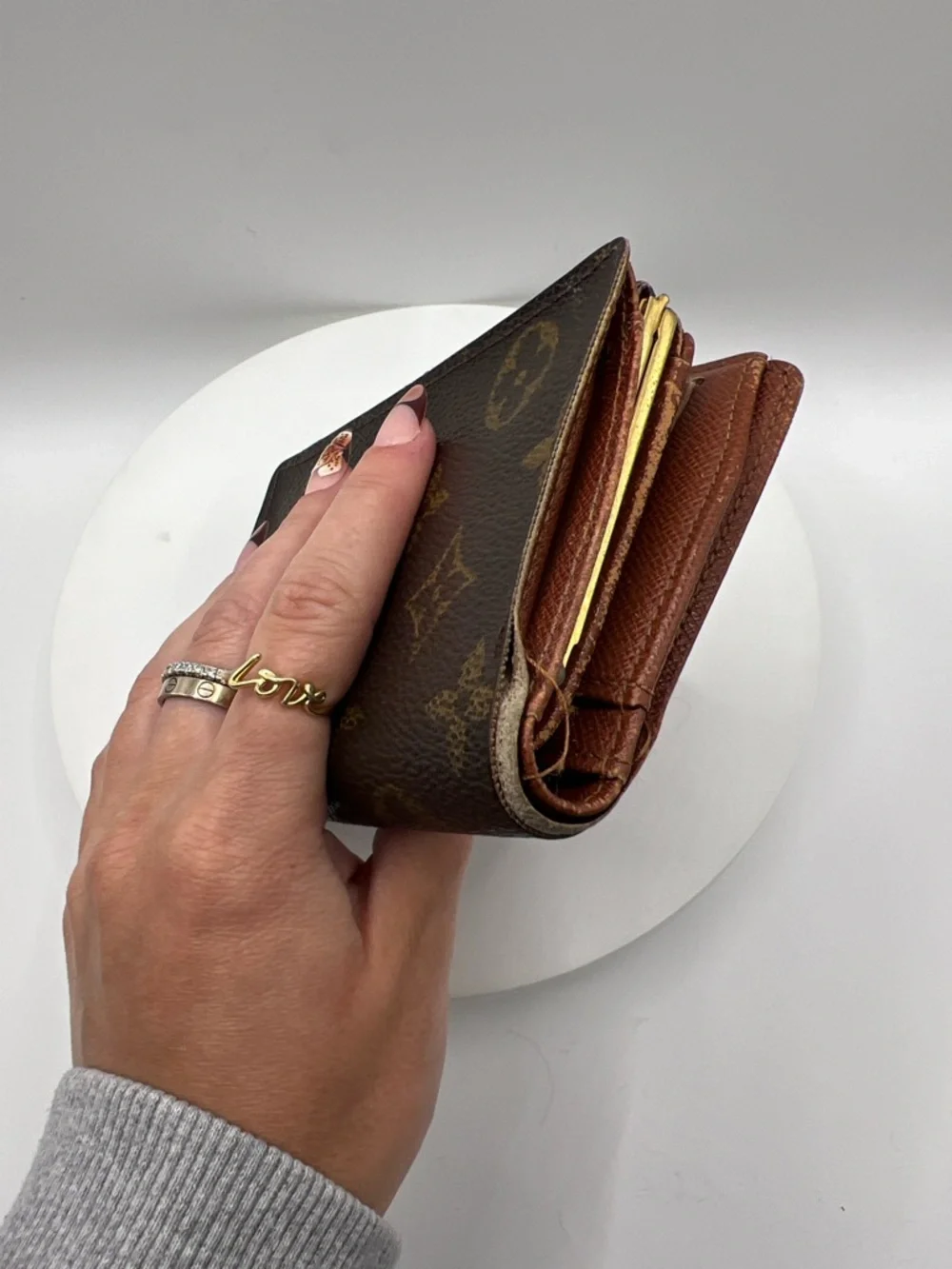 7046. Authentic Louis Vuitton Kiss-lock Monogram Canvas Snap Closure Wallet. - Picture 3 of 12